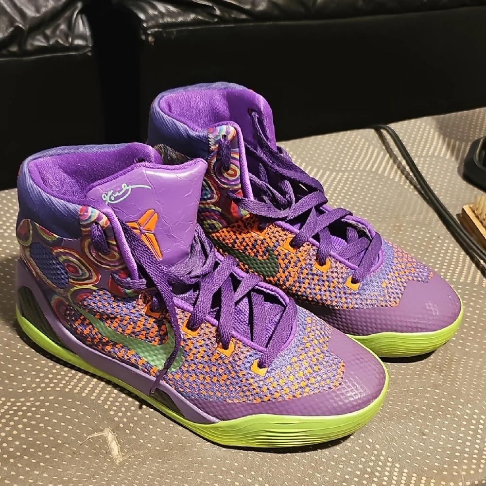 Nike KOBE 9 elite Purple Venom..size 5y...free Shpg